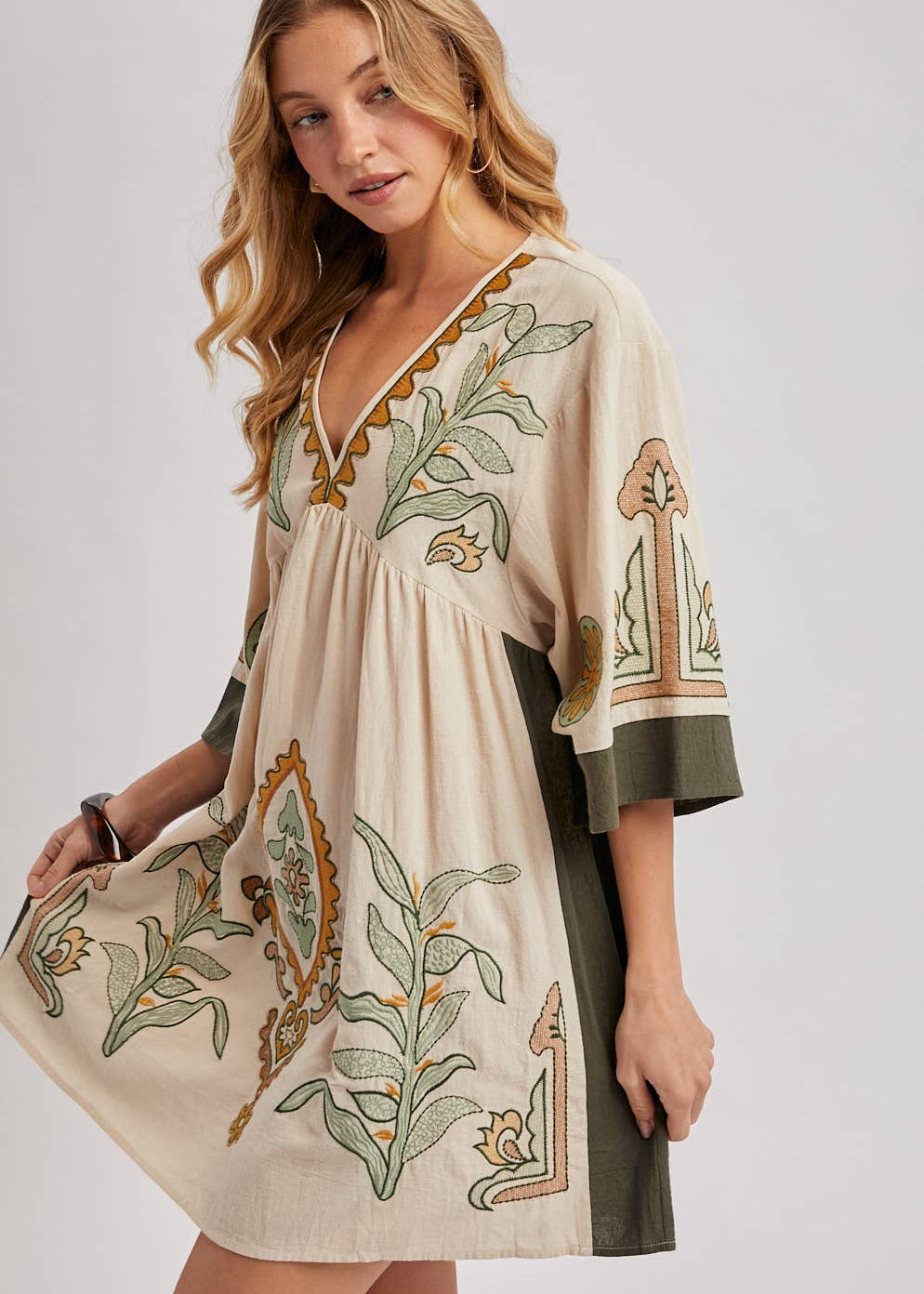 Babydoll-Kleid mit eleganten Glockenärmeln